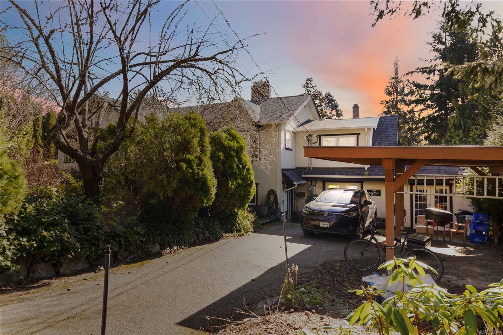 Saanich, BC V8P 2C7,1249 Judge Pl