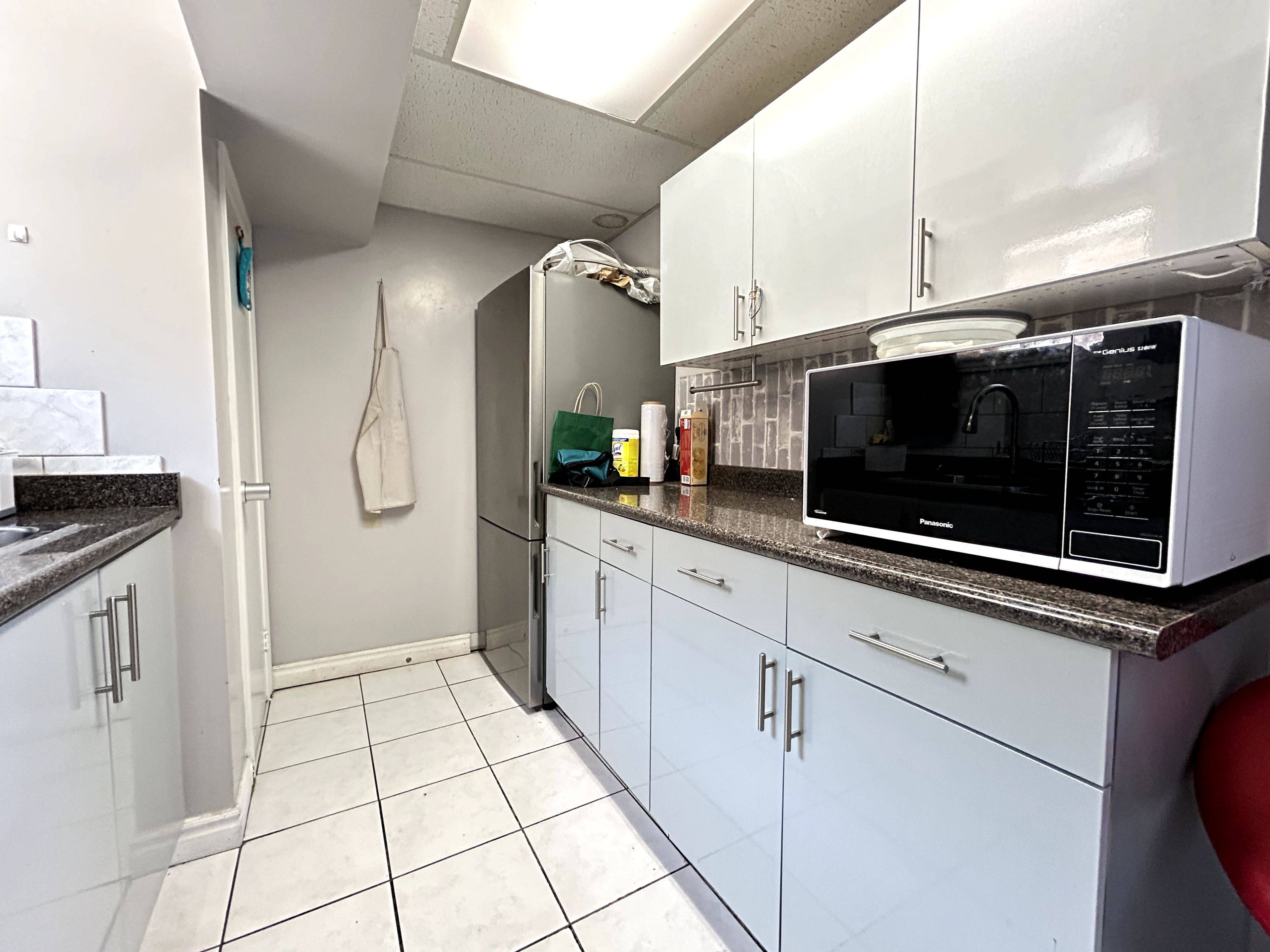 Mississauga, ON L5B 2L2,2528 Palisander AVE #Main