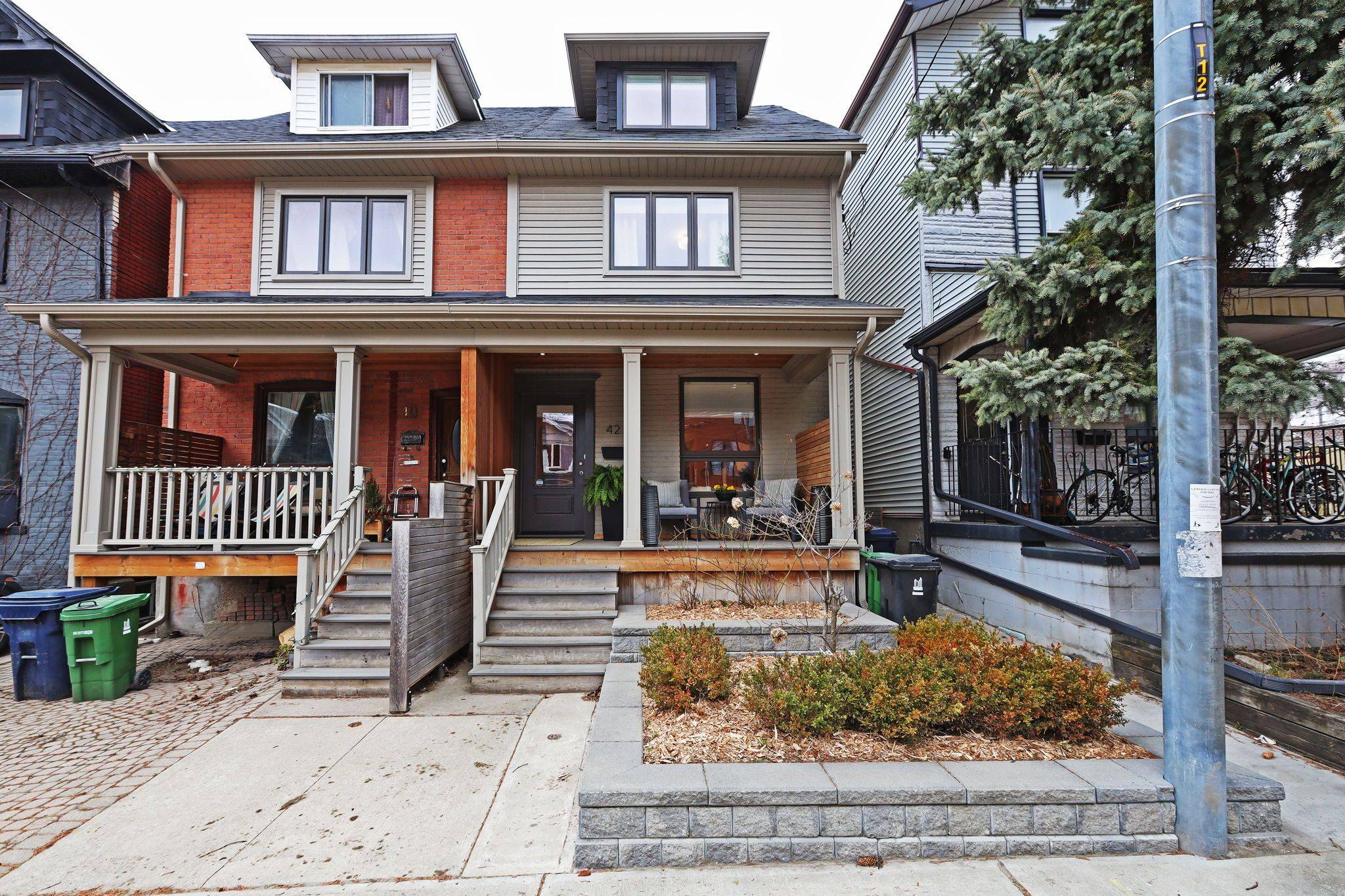 Toronto E01, ON M4L 2V9,42 Connaught AVE