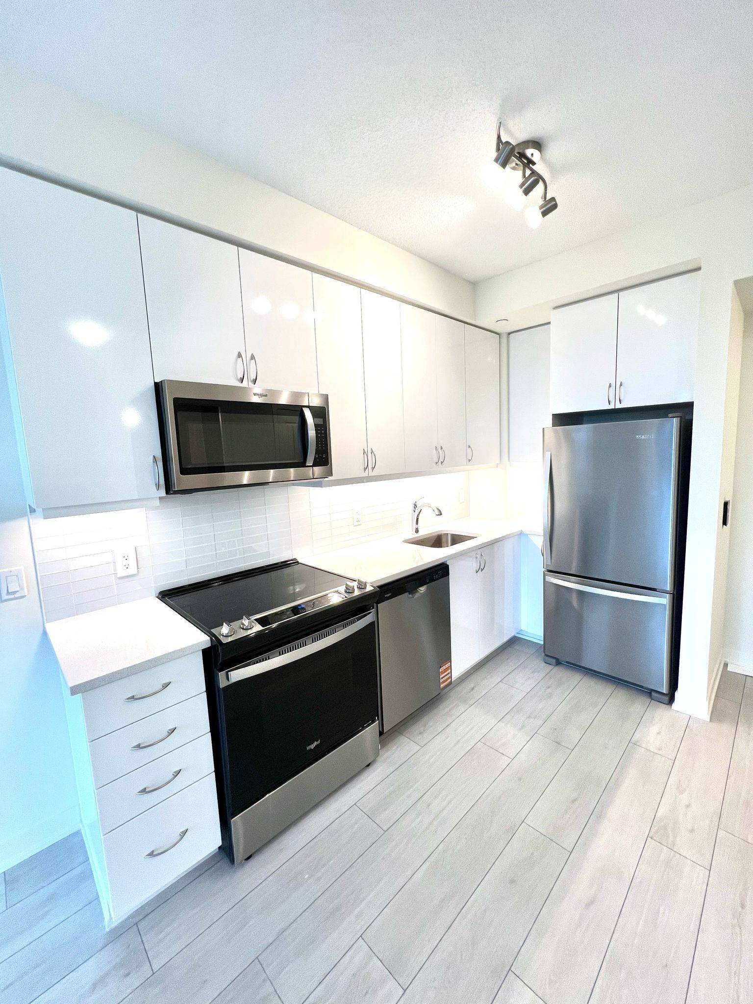 Toronto W06, ON M8V 0G9,38 Annie craig DR #2809