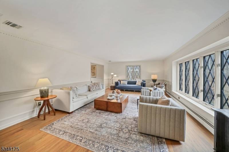 Washington Twp., NJ 07853,43 Long Hill Rd