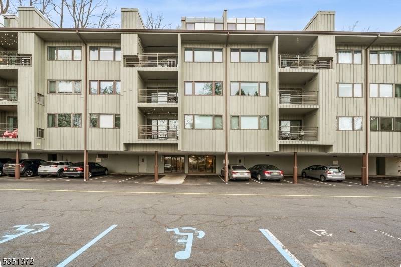 Morristown Town, NJ 07960,61 Mt Kemble Ave402 #402