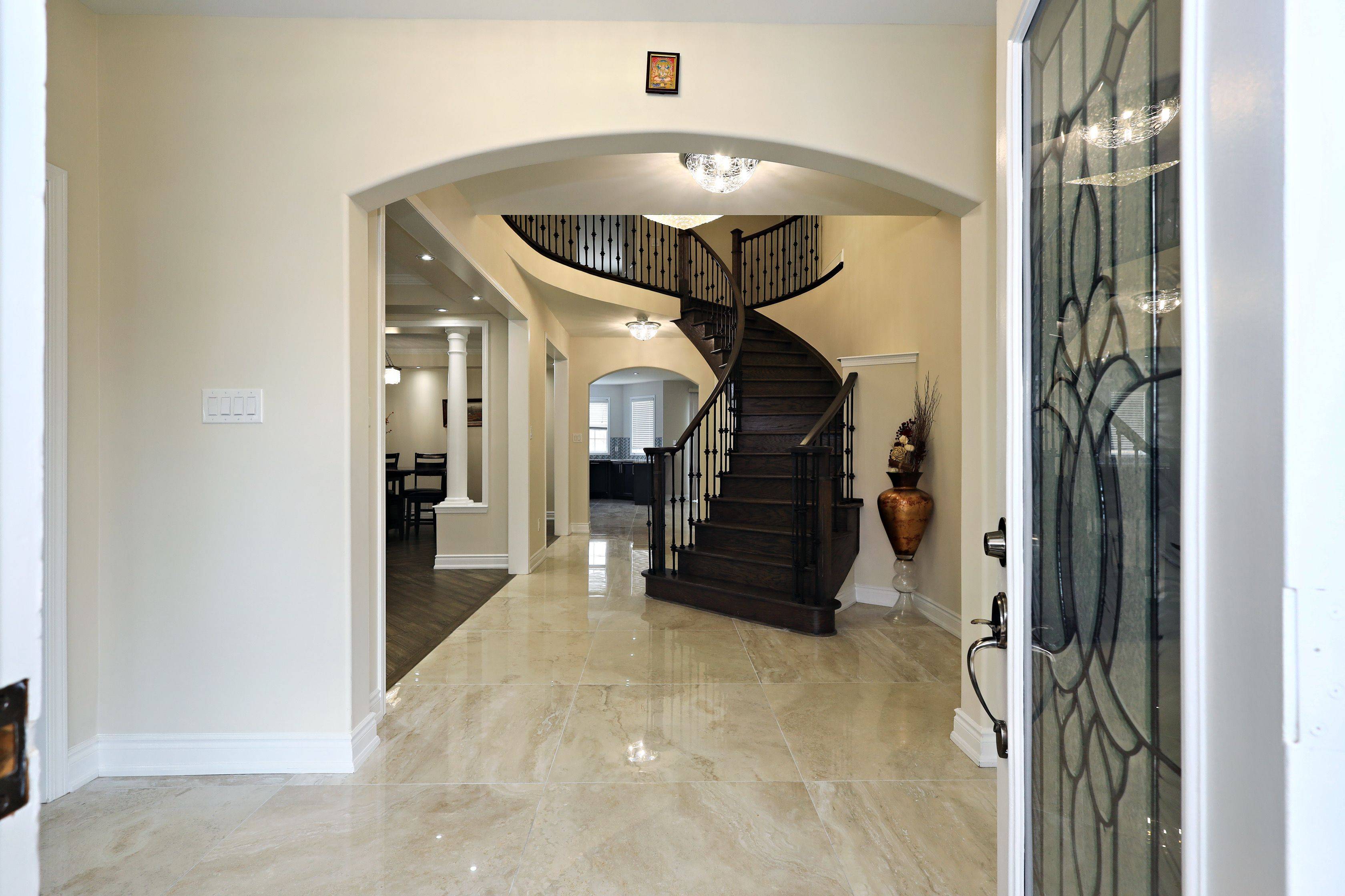 Brampton, ON L6P 2G5,8 NELLY CT