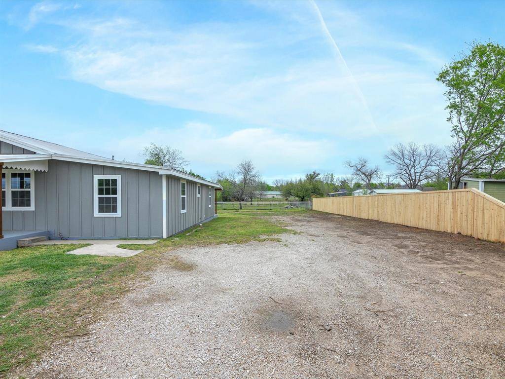 Bowie, TX 76230,107 E Riley Street