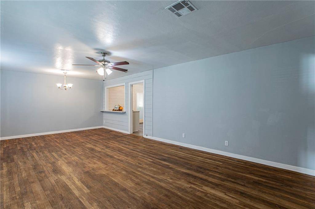 Valley Mills, TX 76689,901 E Avenue C