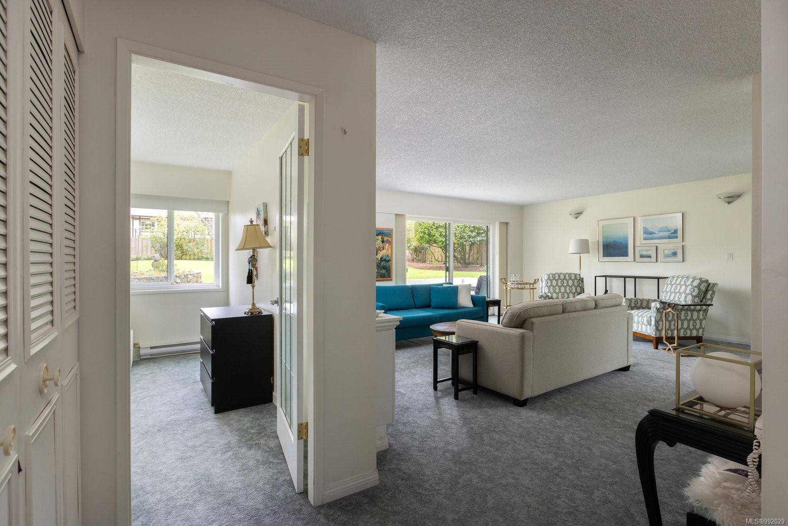 Oak Bay, BC V8R 1E8,2125 Oak Bay Ave #105