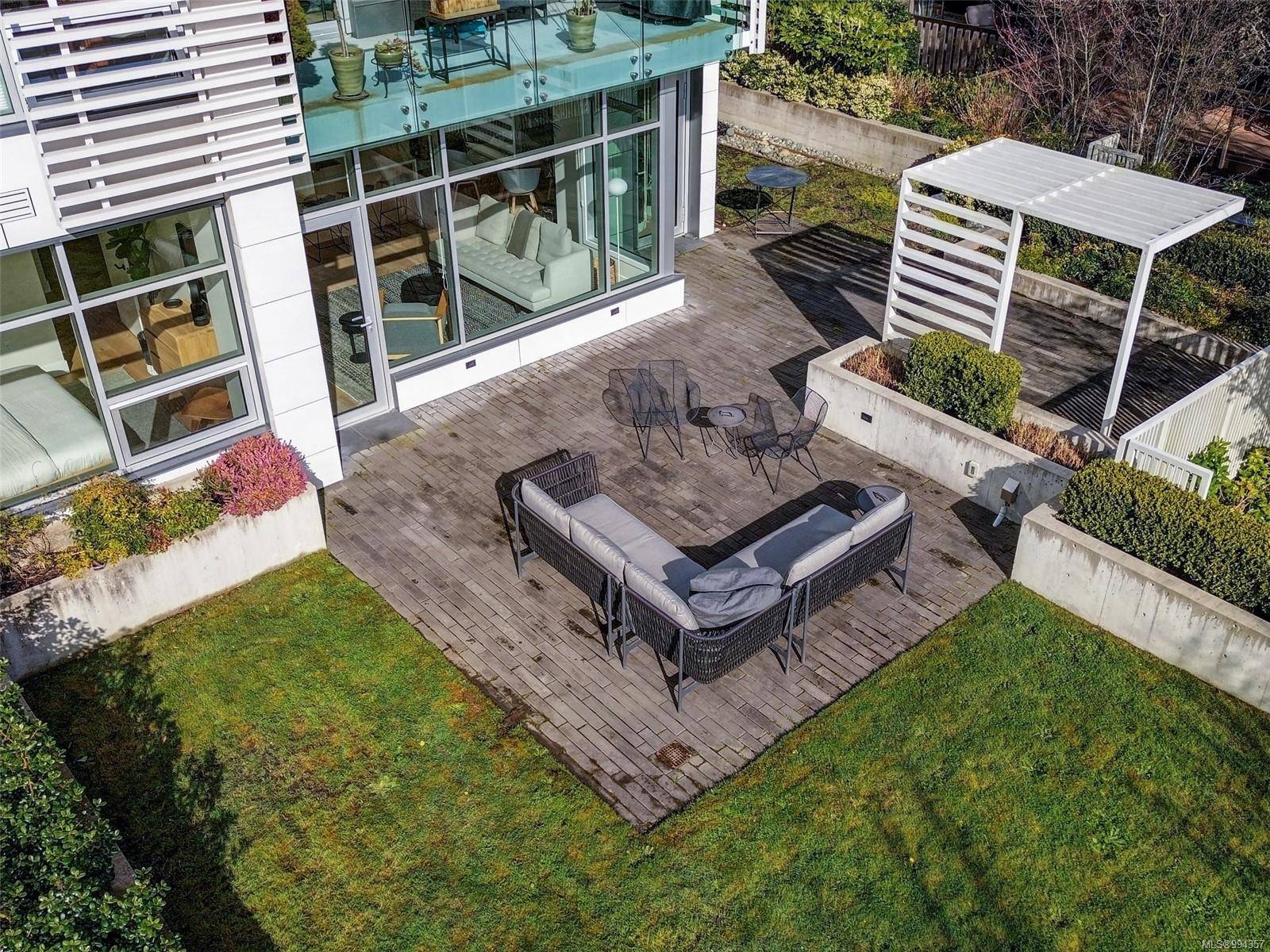 Victoria, BC V8V 2Y6,986 Heywood Ave #101