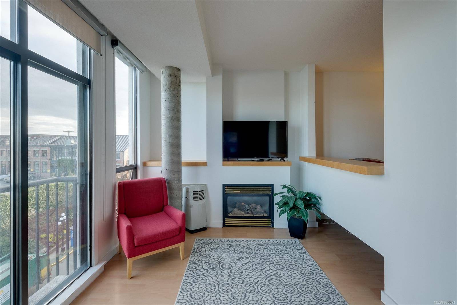 Victoria, BC V8W 1S2,409 Swift St #409