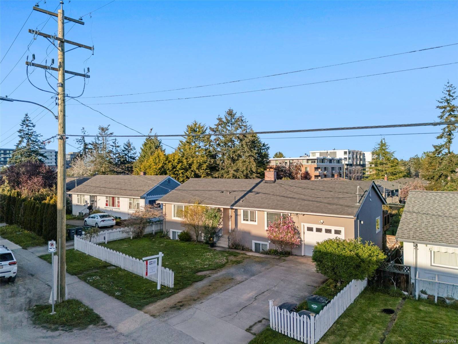 Saanich, BC V8P 3Z8,3917 Cedar Hill Rd