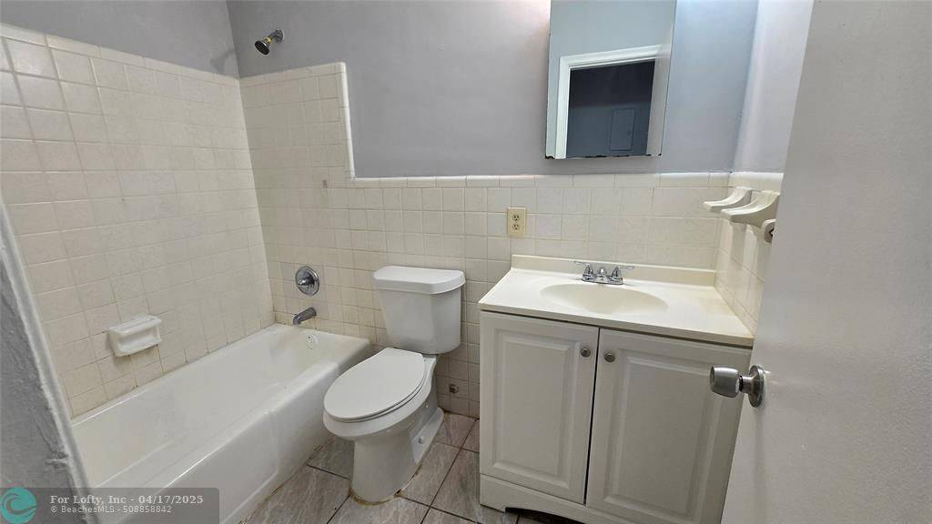 Hollywood, FL 33020,2501 Pierce St  #8