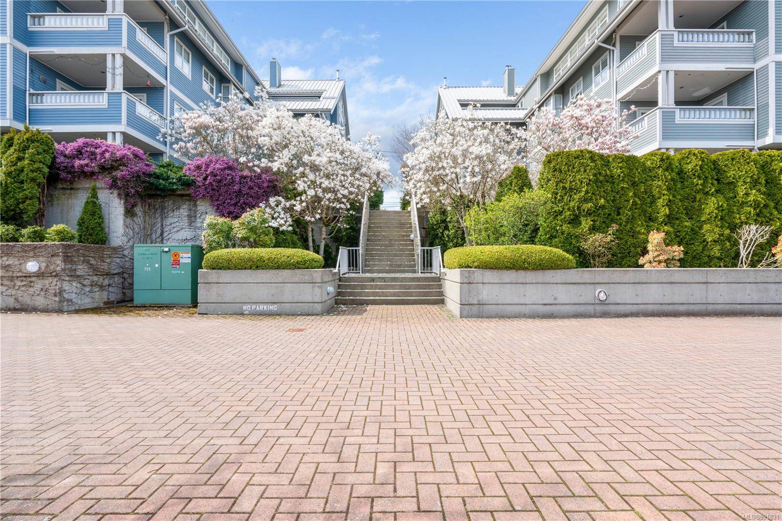 Nanaimo, BC V9S 5T5,500 Stewart Ave #502