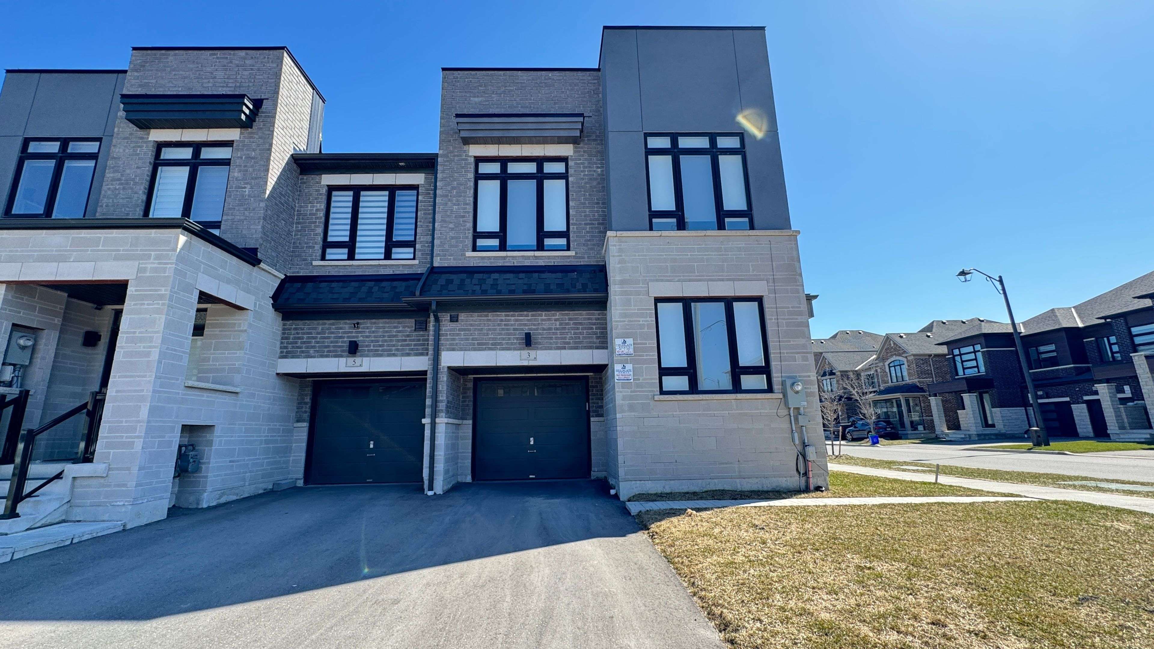 Richmond Hill, ON L4S 1N5,3 Boiton ST