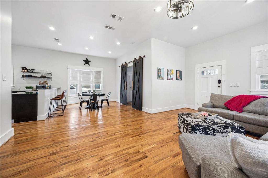 Fort Worth, TX 76104,1320 S Lake Street