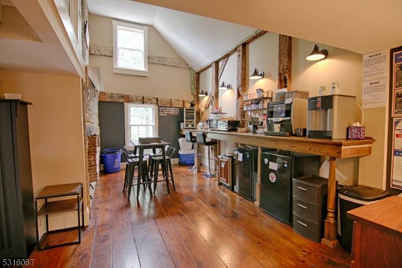 Bernardsville Boro, NJ 07924,2 Morristown Rd