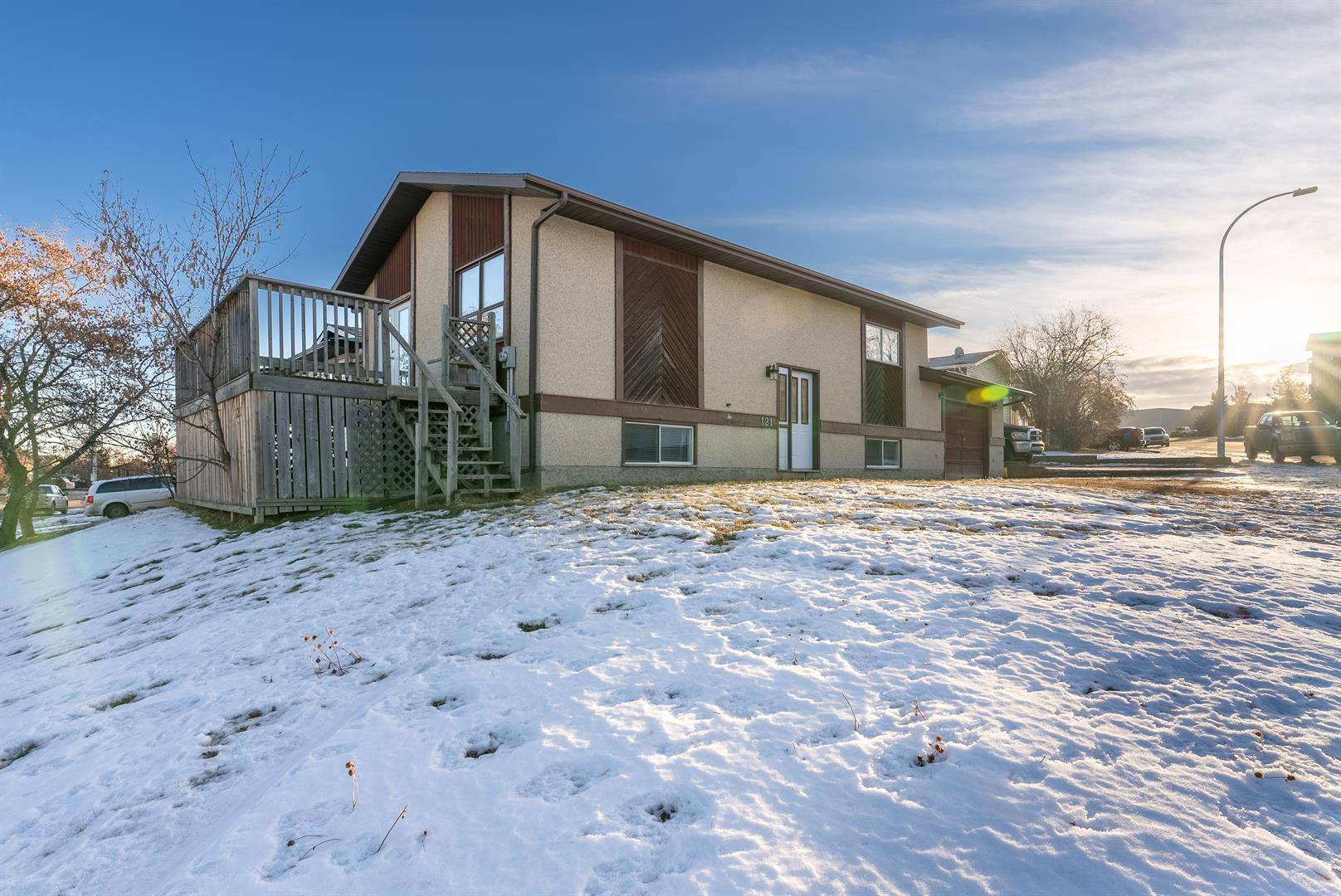 Fort Mcmurray, AB T9K 1W1,121 Gladstone ST