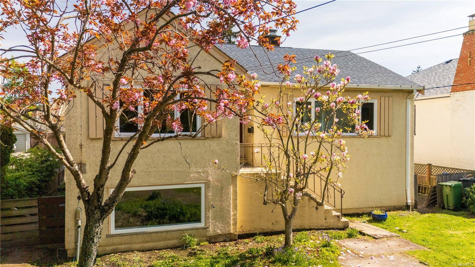 Oak Bay, BC V8Z 3Y9,2507 Foul Bay Rd