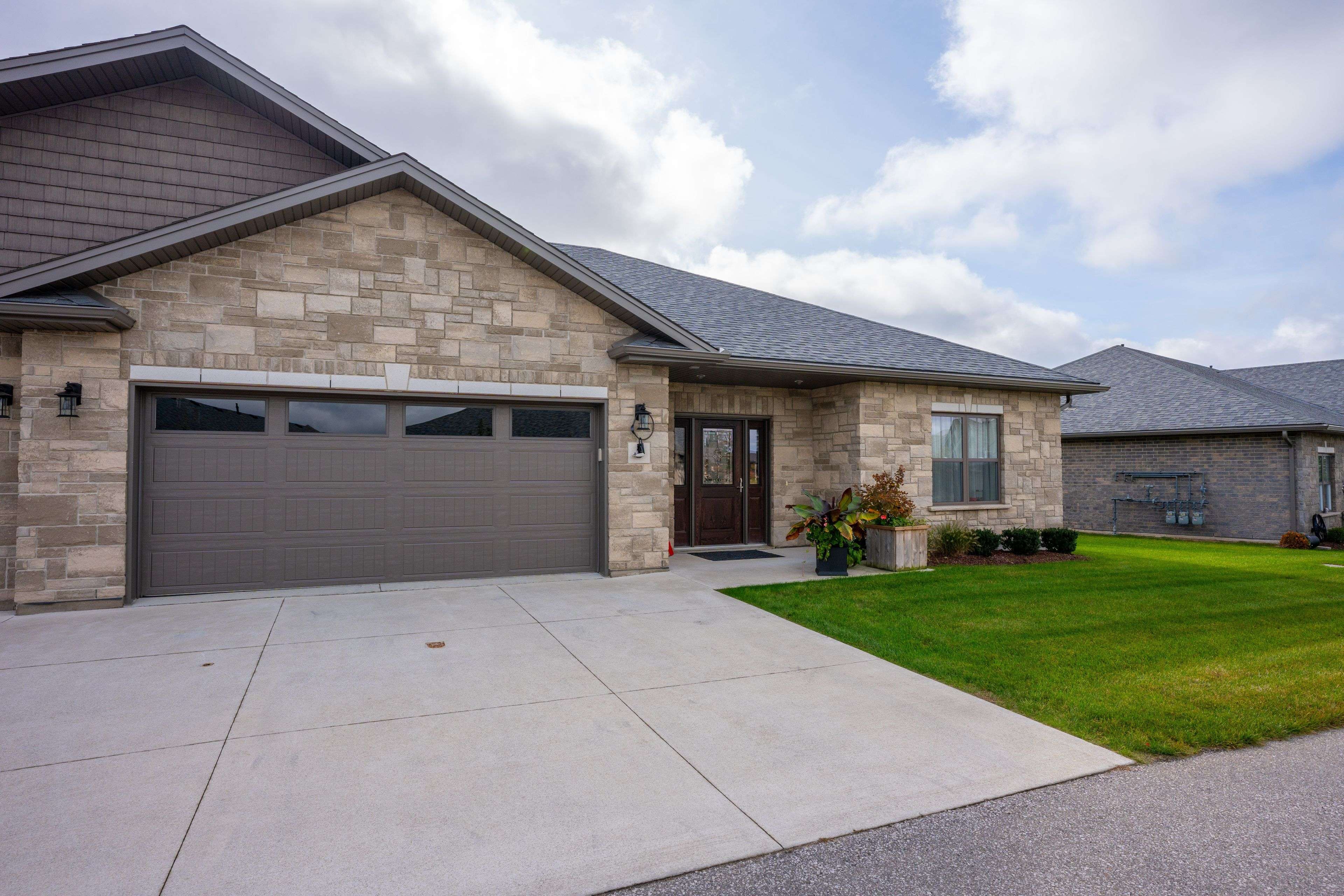 Saugeen Shores, ON N0H 2C6,1050 Waterloo ST #3