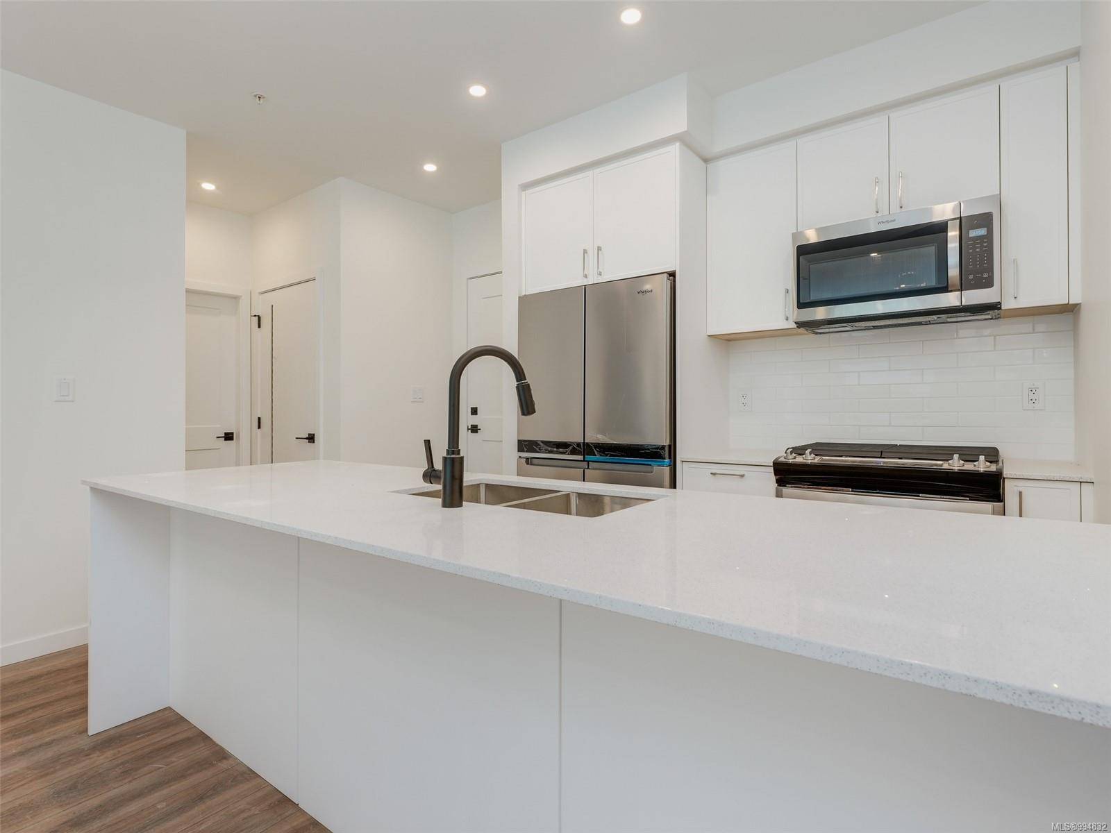 Langford, BC V9B 7B9,654 Granderson Rd #313
