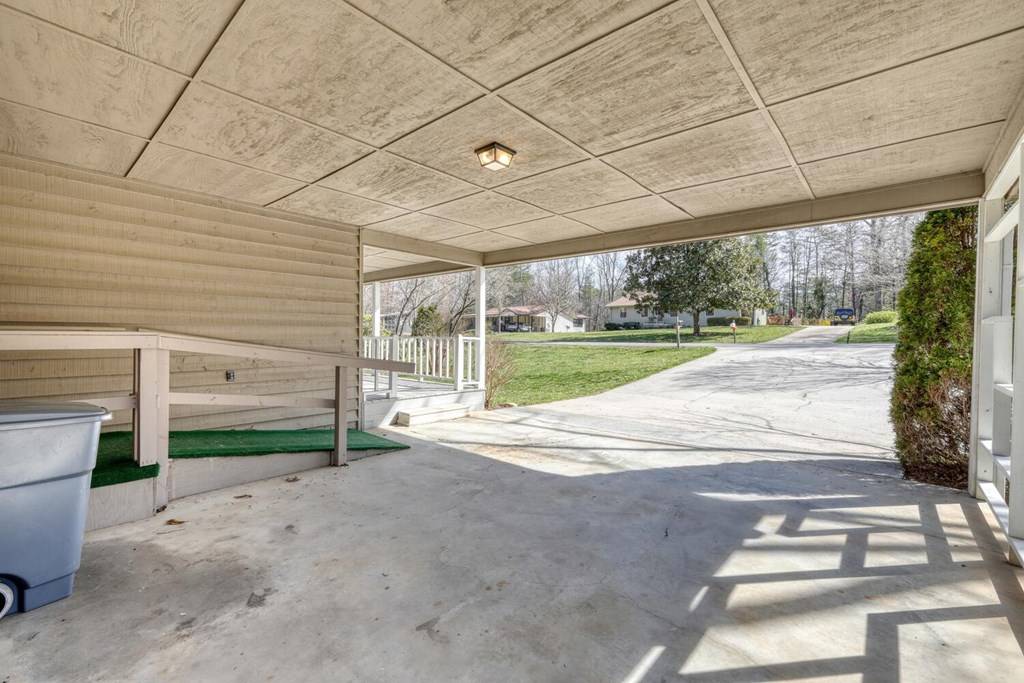 Blairsville, GA 30512,185 Beale Court Drive