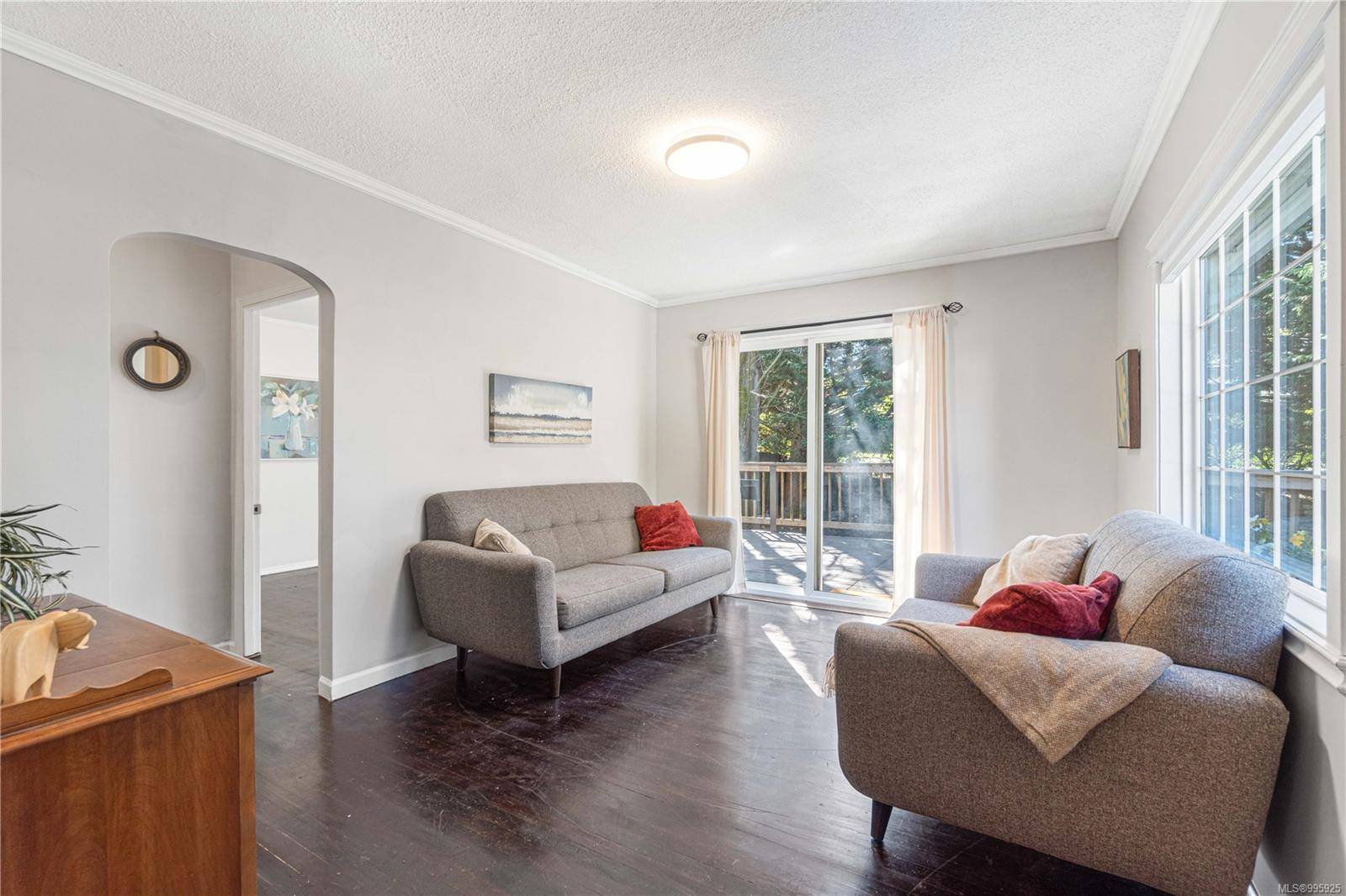 Nanaimo, BC V9R 3J5,729 Comox Rd
