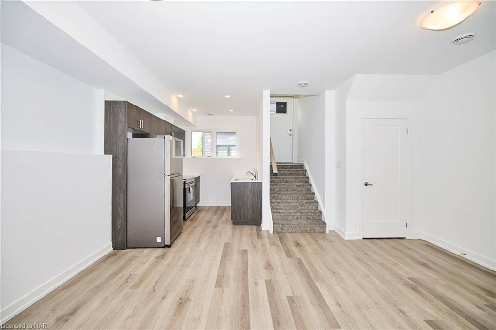 Welland, ON L3C 0K1,781 Clare AVE #211
