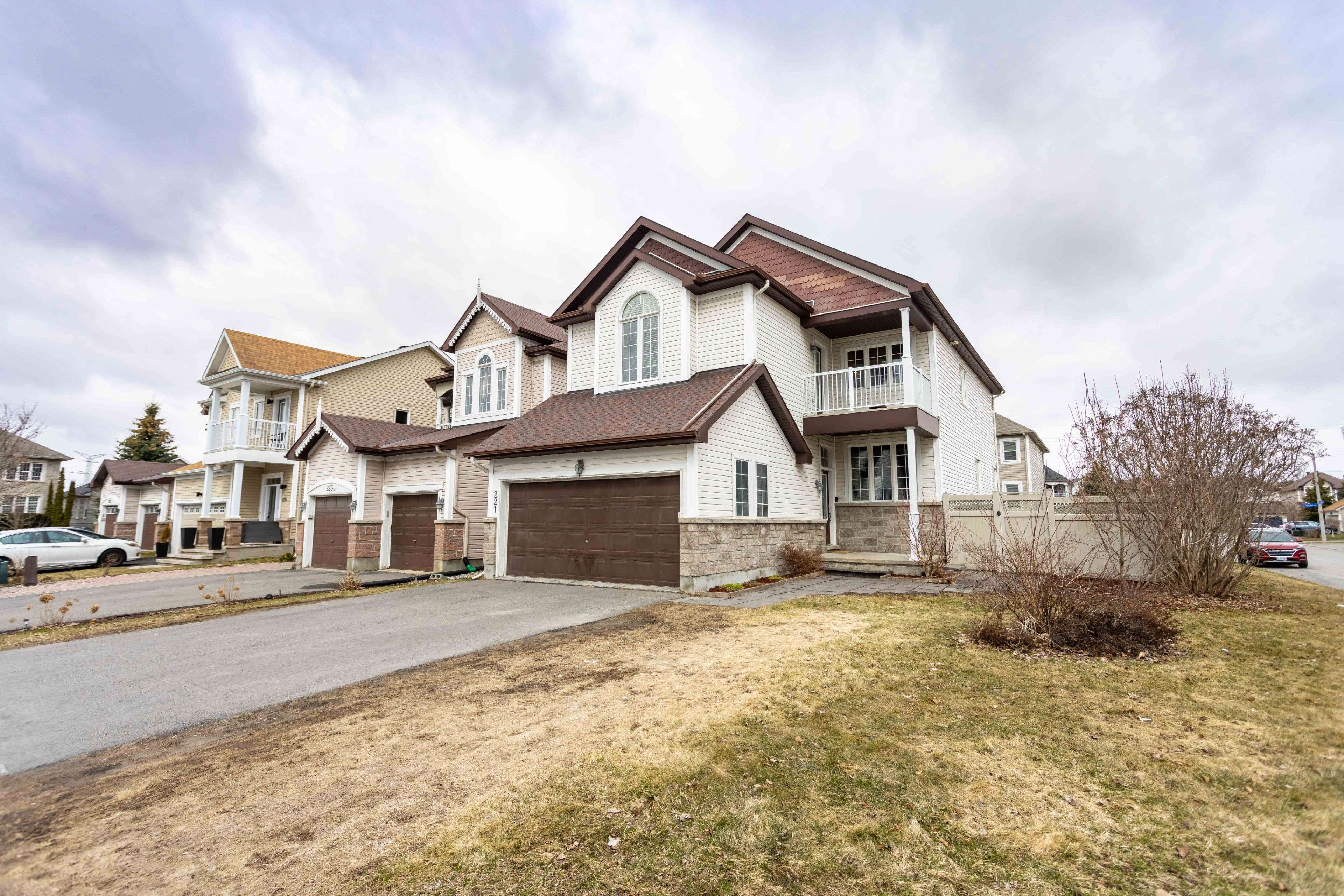 Orleans - Convent Glen And Area, ON K1W 0B5,221 Hillpark High ST