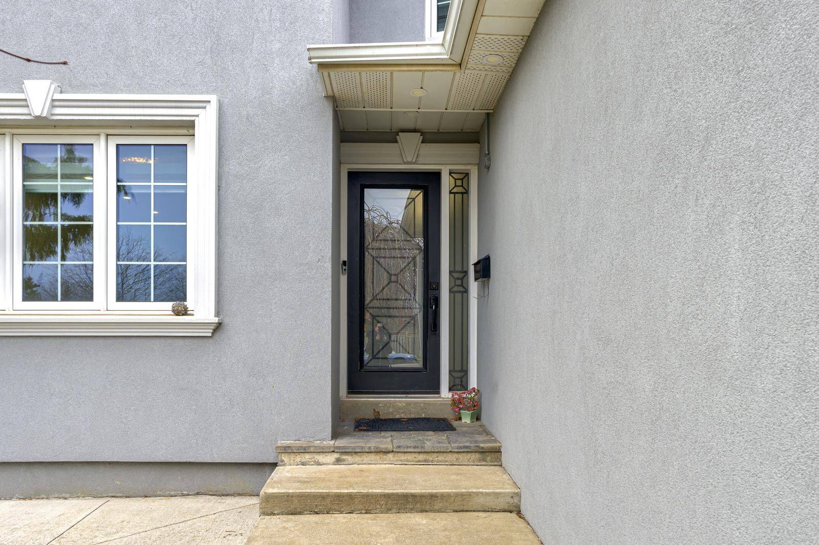 387 GLENASHTON DR, Oakville, ON L6H 4W2