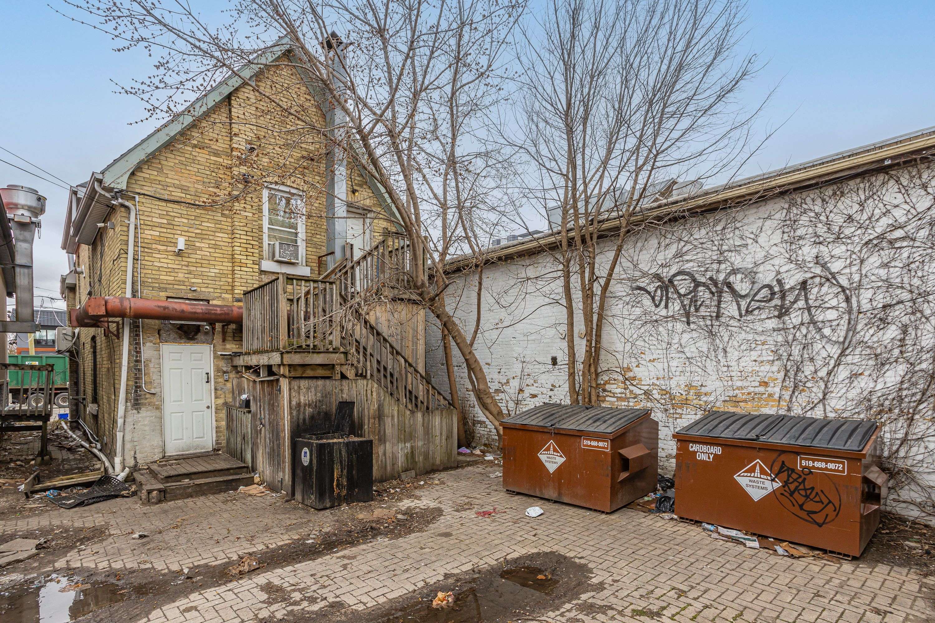 London East, ON N6A 3G6,646 Richmond ST