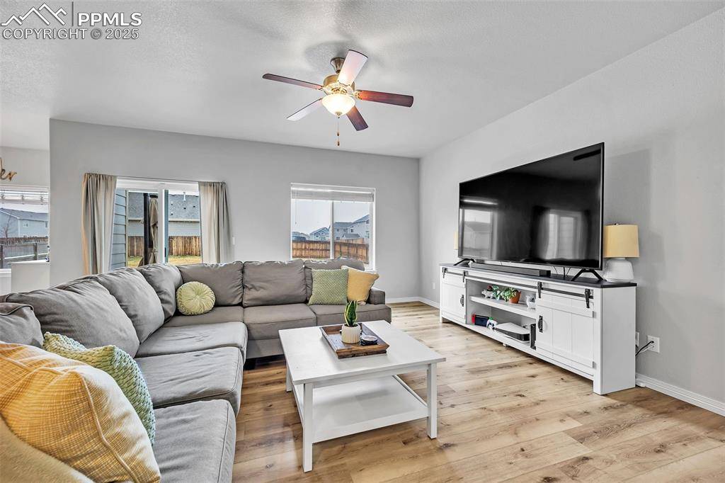 Colorado Springs, CO 80925,6208 Decker DR