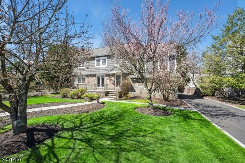 Summit City, NJ 07901,137 Canoe Brook Pkwy