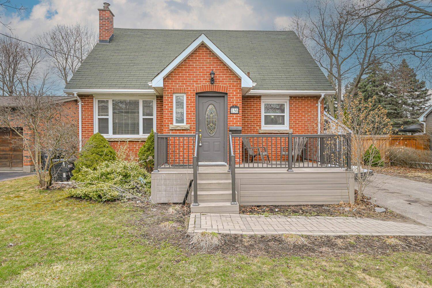 Brampton, ON L6Y 1T6,156 Mill ST S
