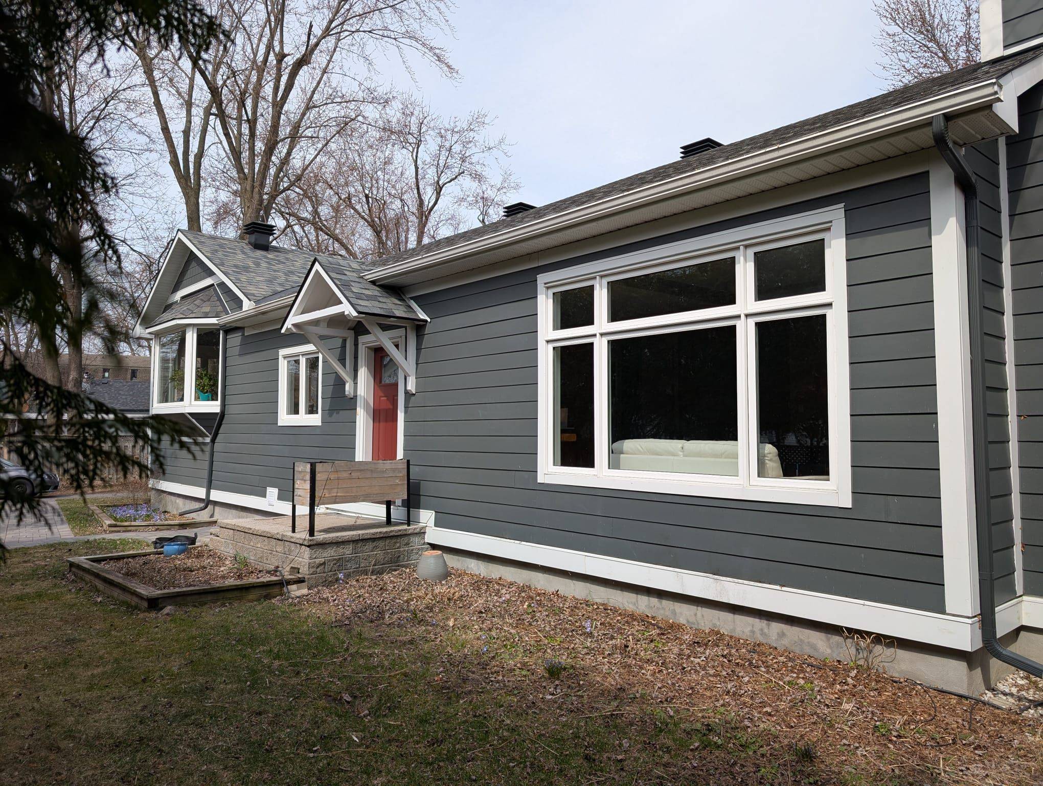 Britannia - Lincoln Heights And Area, ON K2B 6P5,2767 Cascades AVE