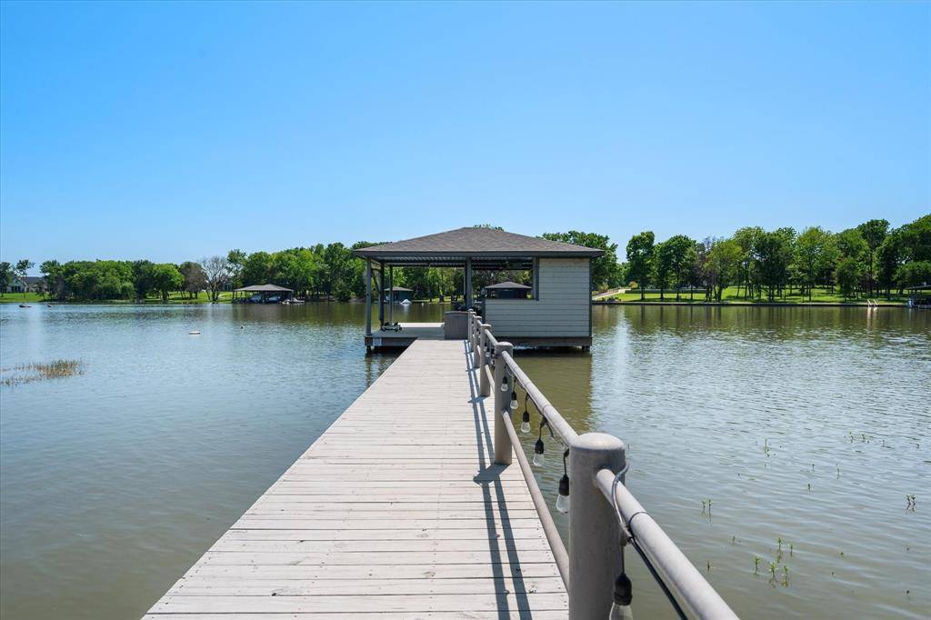 Corsicana, TX 75109,934 Waters Edge Drive