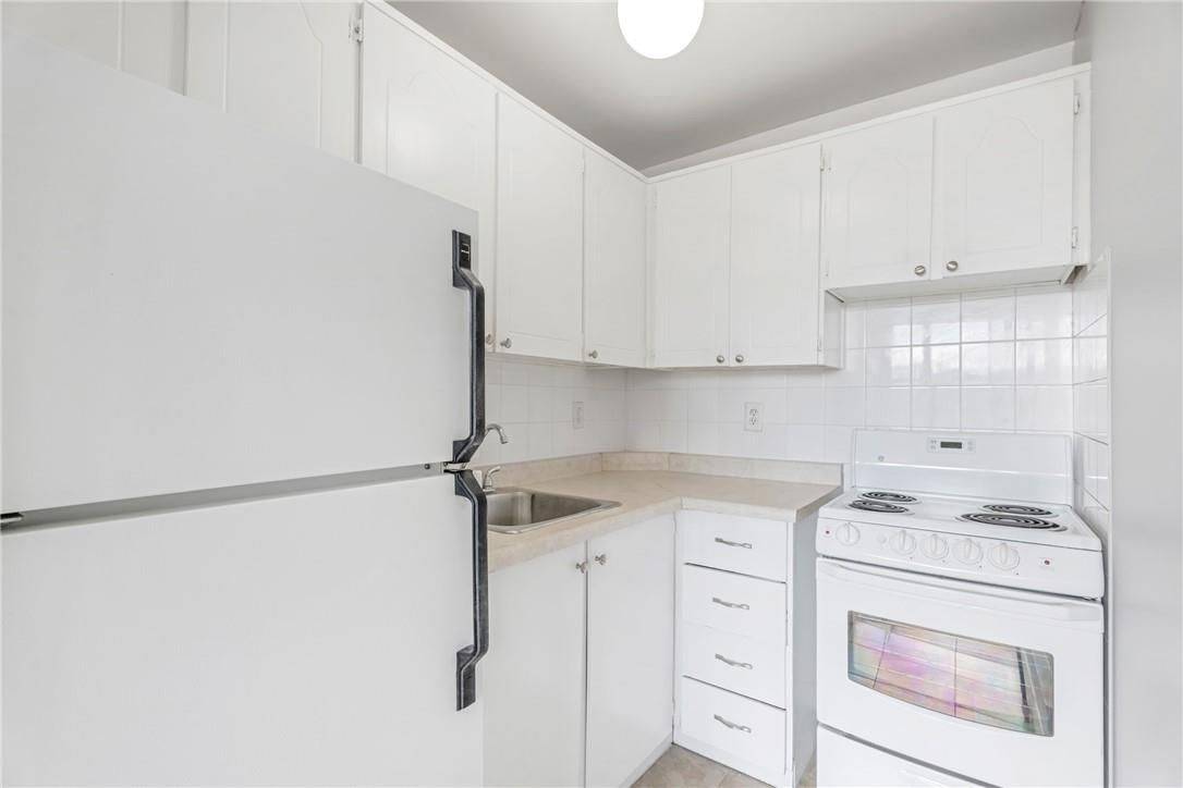 Hamilton, ON L8N 3X3,150 CHARLTON AVE E #3307