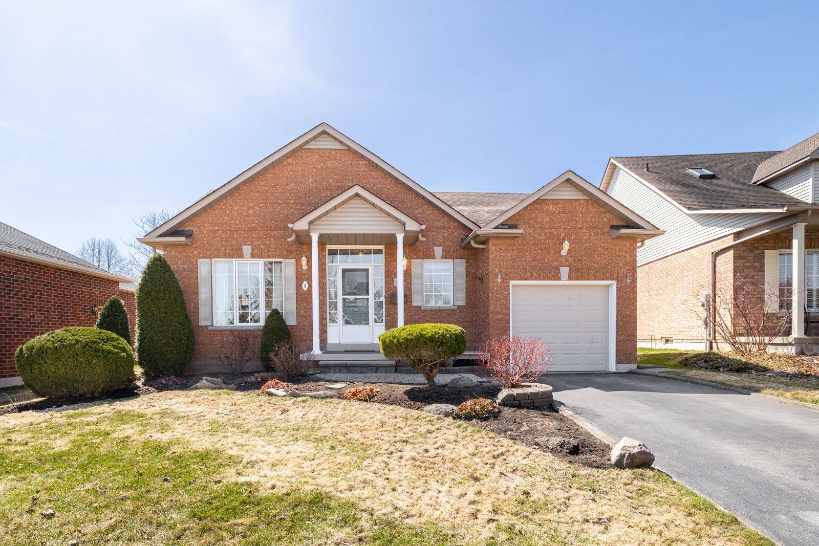 Scugog, ON L9L 1R9,8 South Garden CT