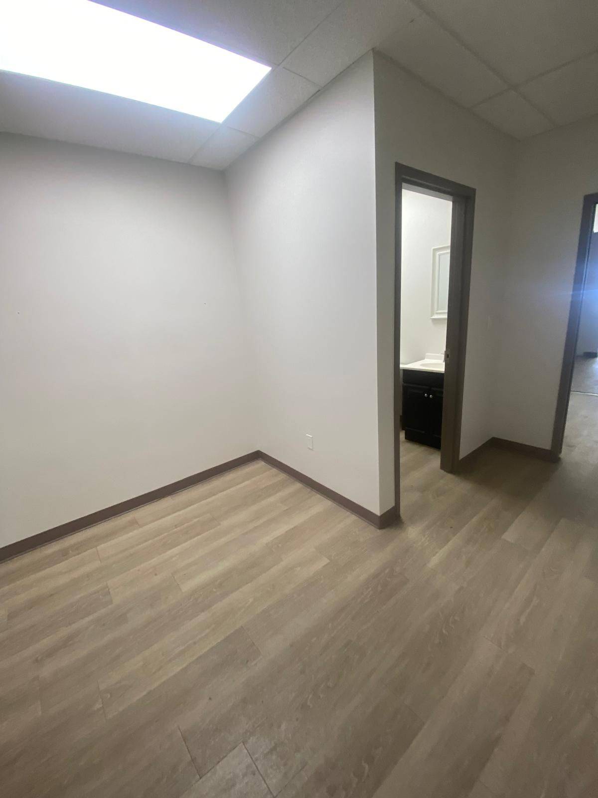 Toronto C01, ON M6J 1V2,793 Dundas ST W #1