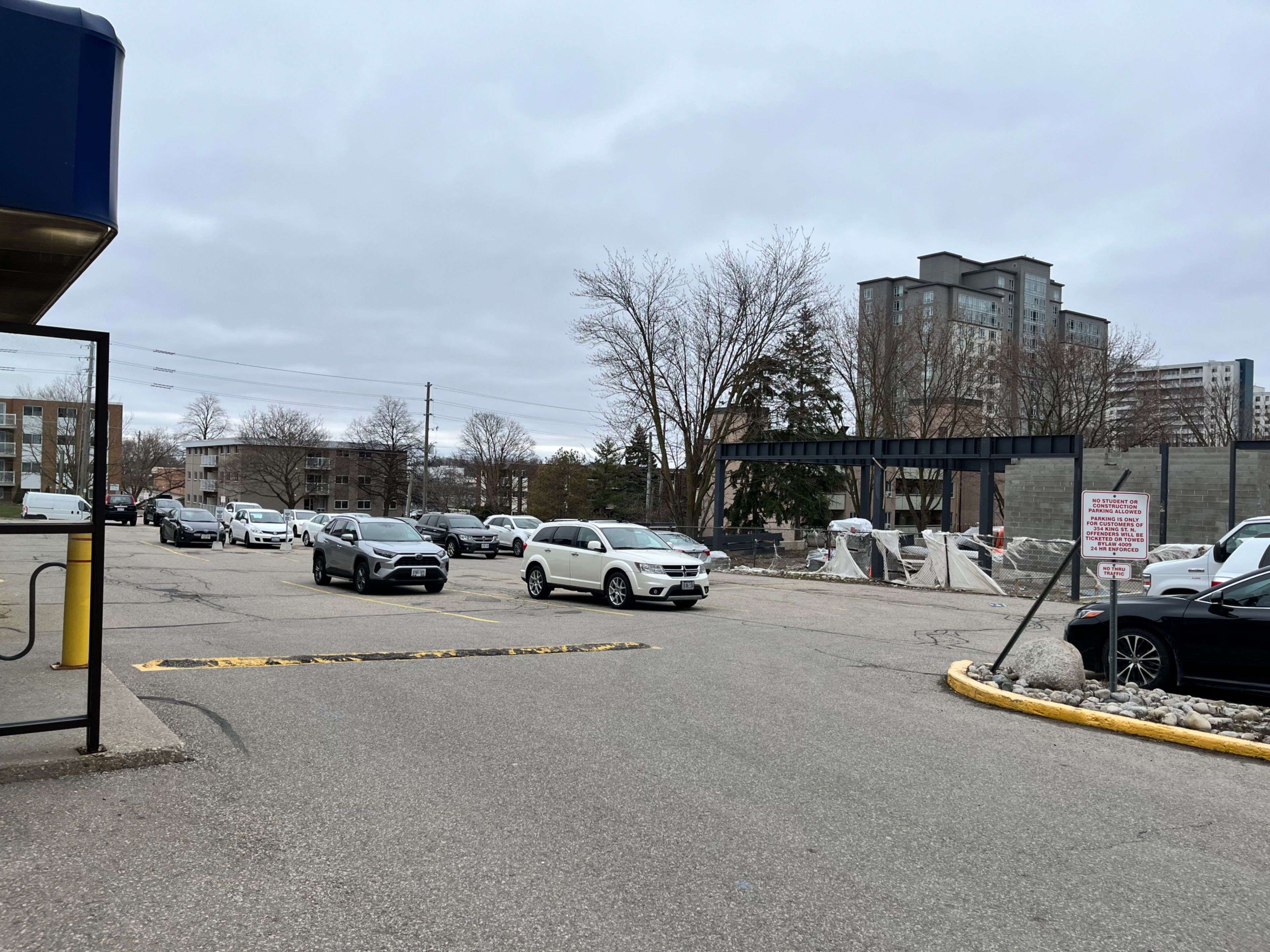 Waterloo, ON N2J 2Z2,354 King ST N #1