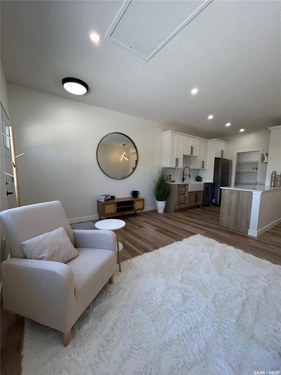 Moose Jaw, SK S6H 0P9,735 Hochelaga STREET E