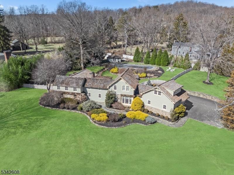 Mendham Twp., NJ 07945,28 E Main St