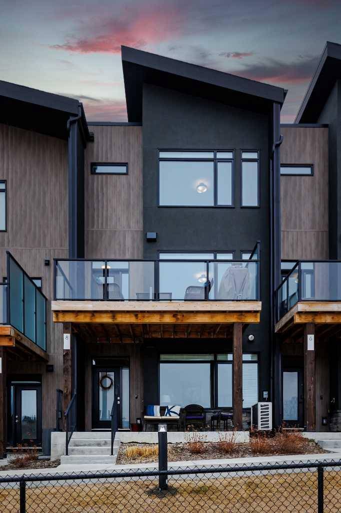 Calgary, AB T3G 0G8,8 Royal Elm GN NW