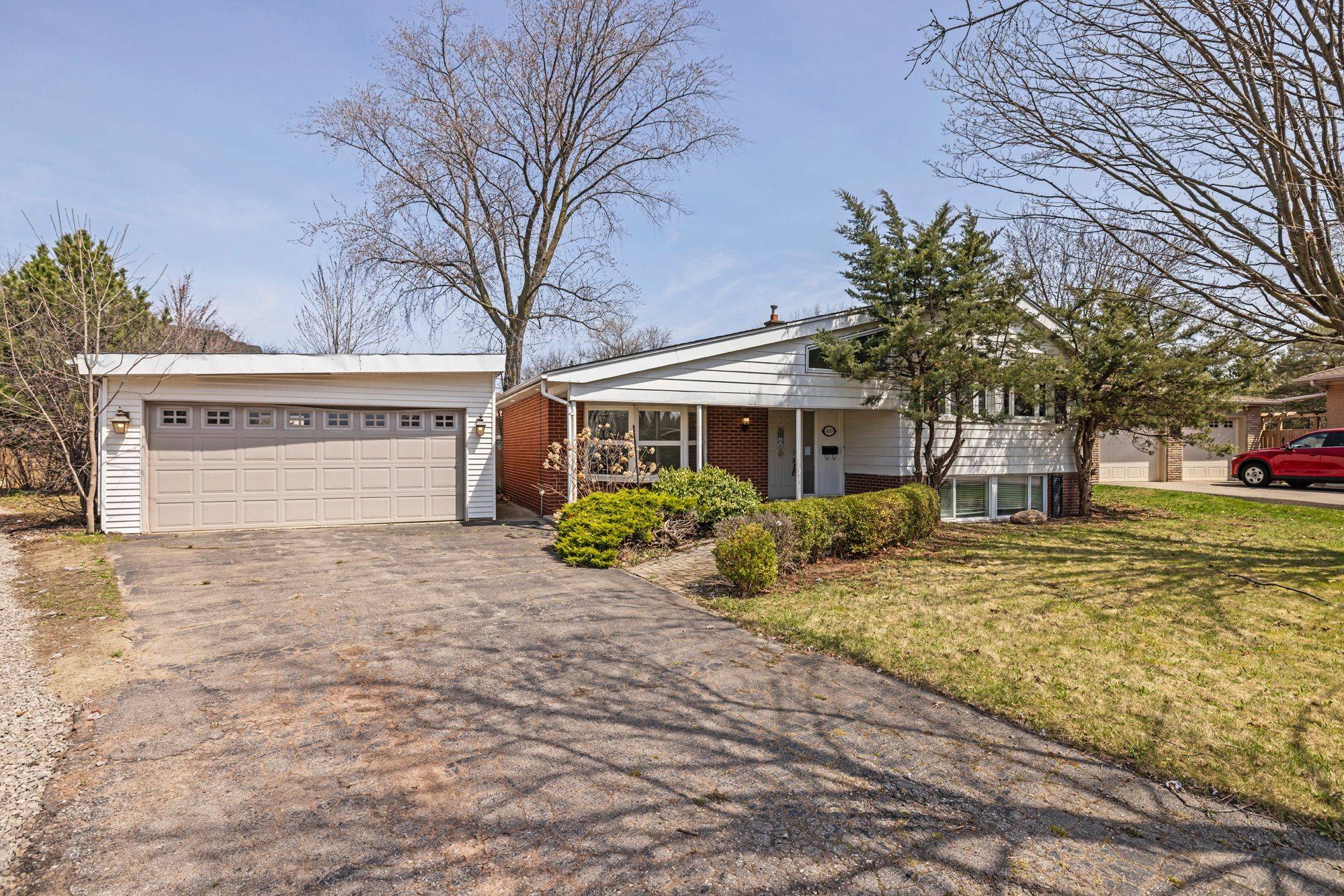 Oakville, ON L6L 4G7,600 Weynway CT