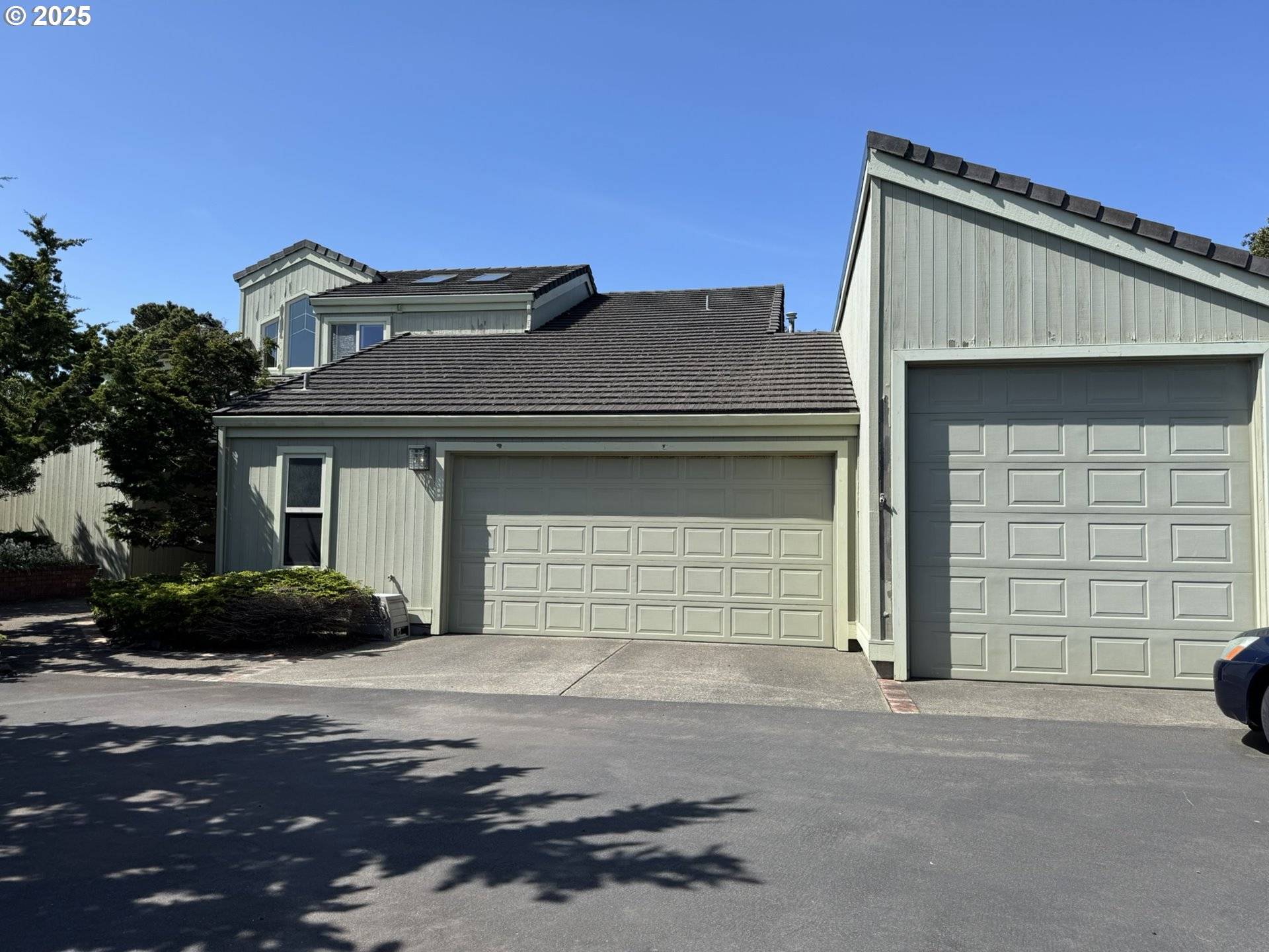 Florence, OR 97439,28 SHORELINE DR