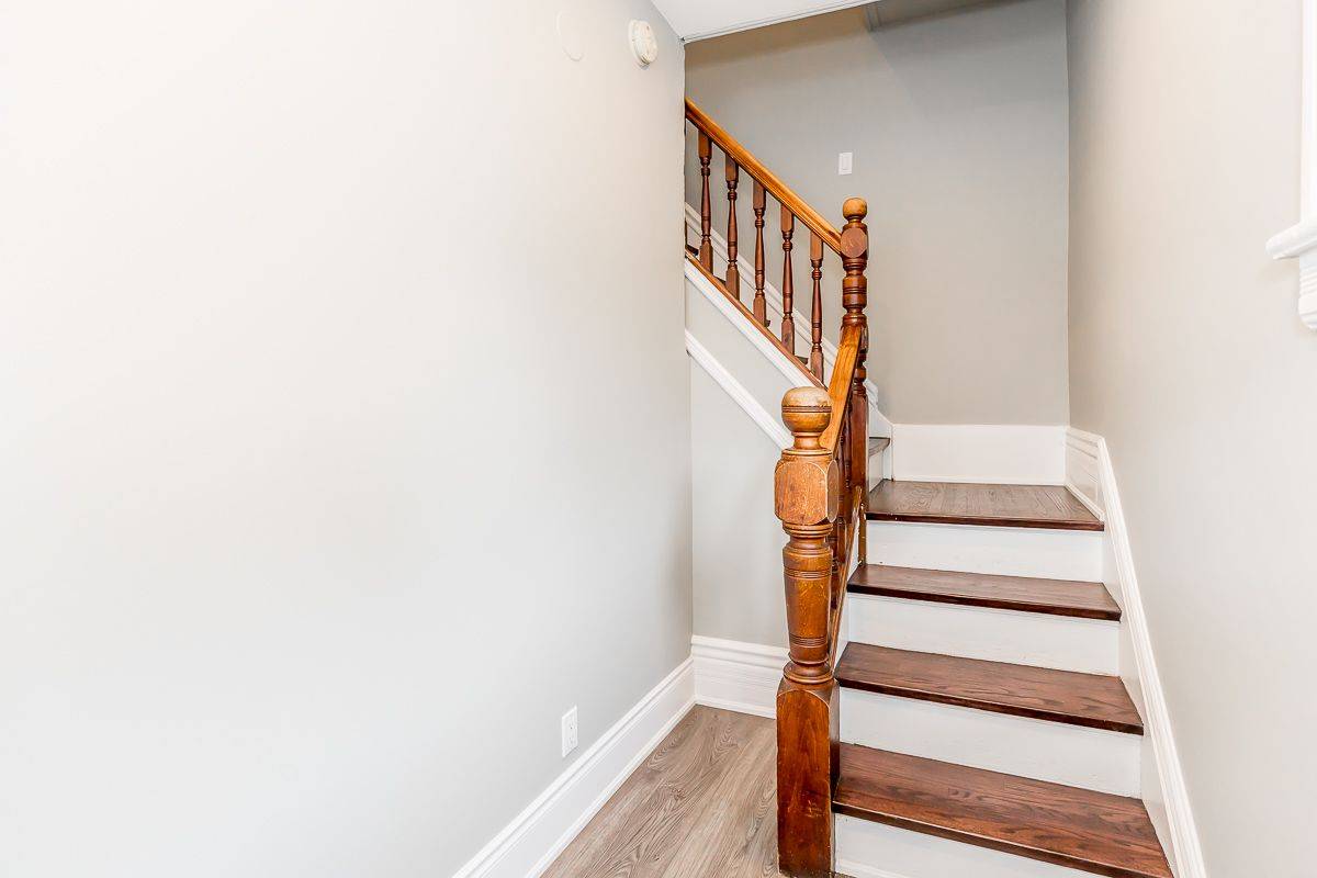 Barrie, ON L4N 2R7,123 Burton AVE #UNIT #2