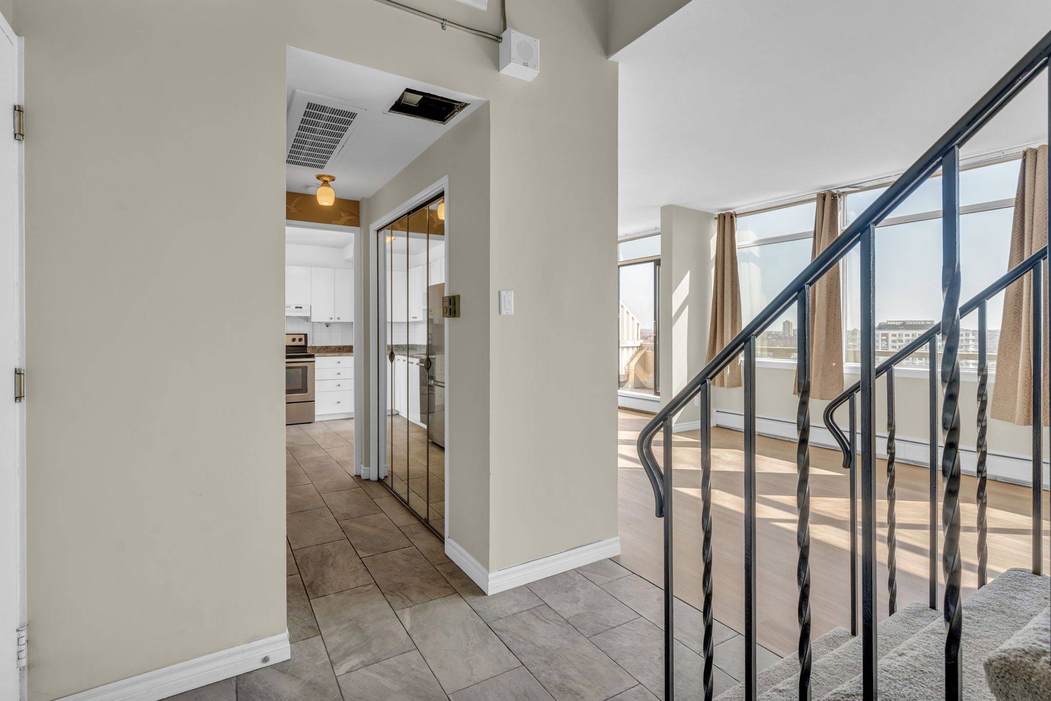 Lower Town - Sandy Hill, ON K1N 6L2,400 STEWART ST #2404