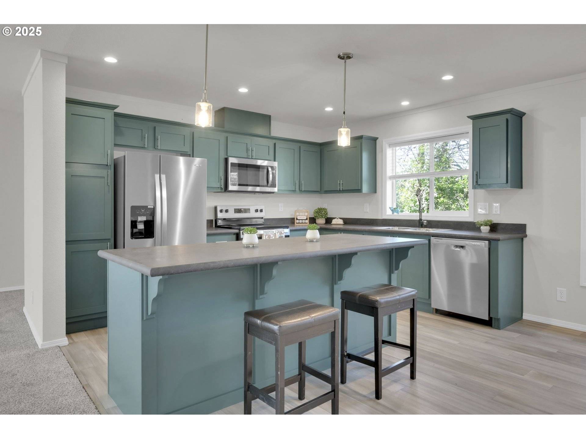 Springfield, OR 97477,492 Moffit LN