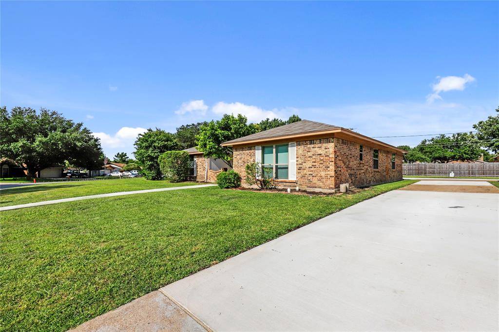 Benbrook, TX 76126,938 Cottonwood Trail