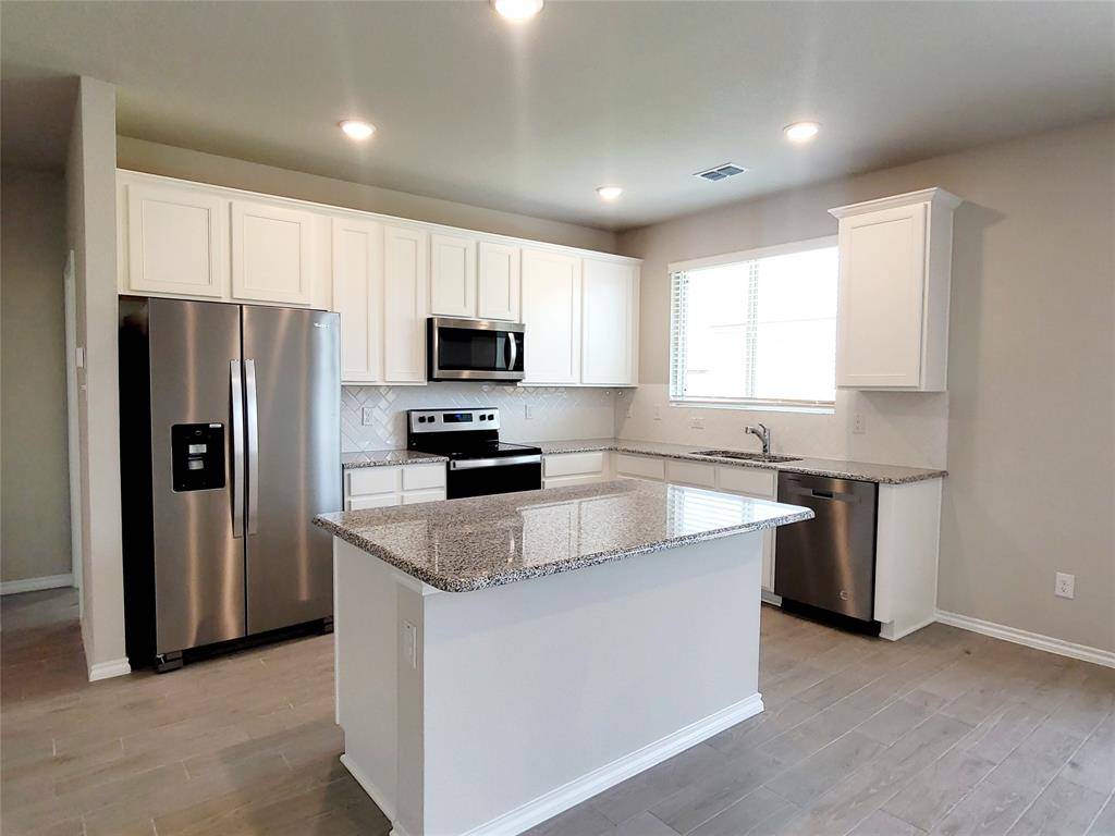 Van Alstyne, TX 75495,932 Ravenwood Lane
