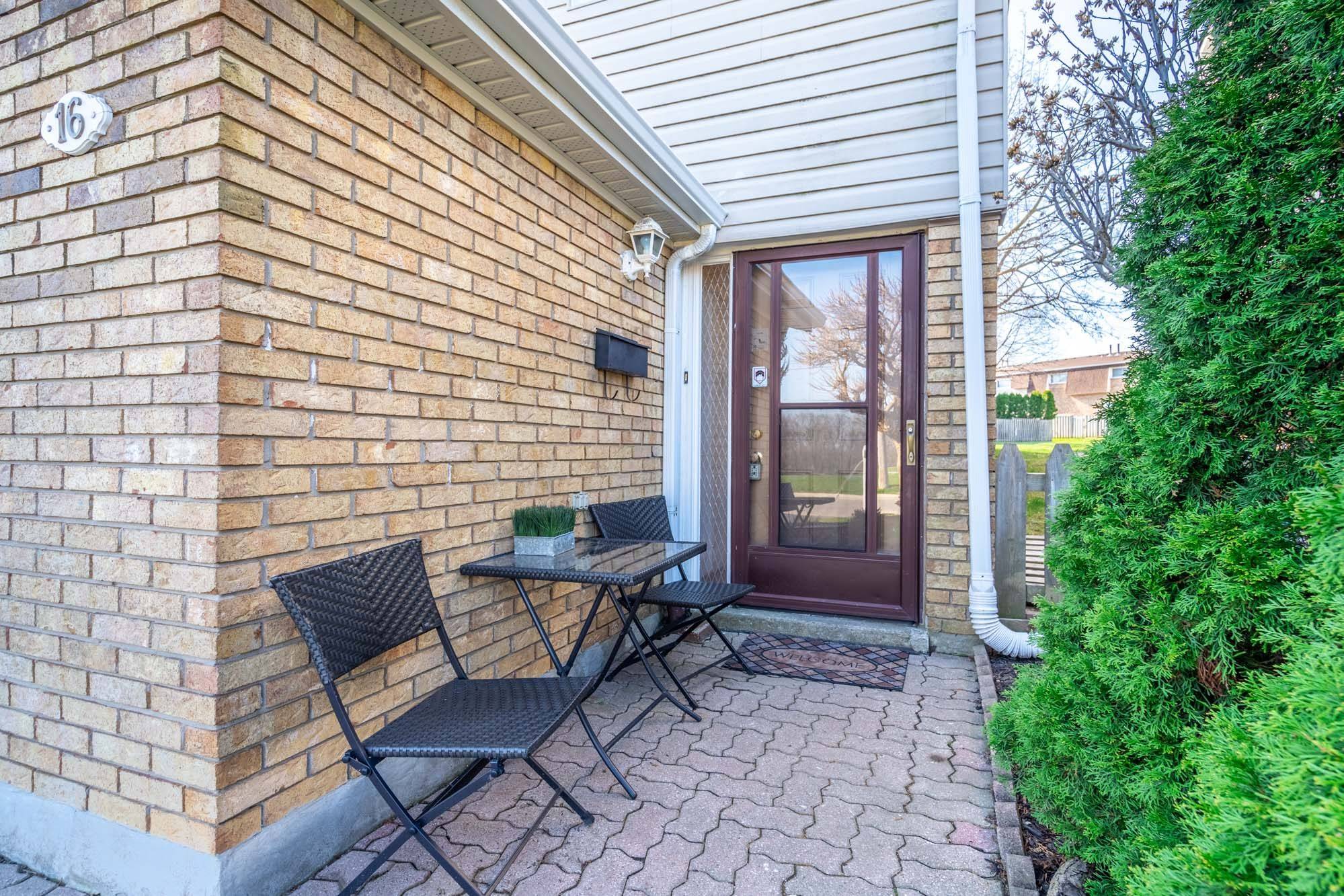 Hamilton, ON L8K 6L7,11 Harrisford ST #16