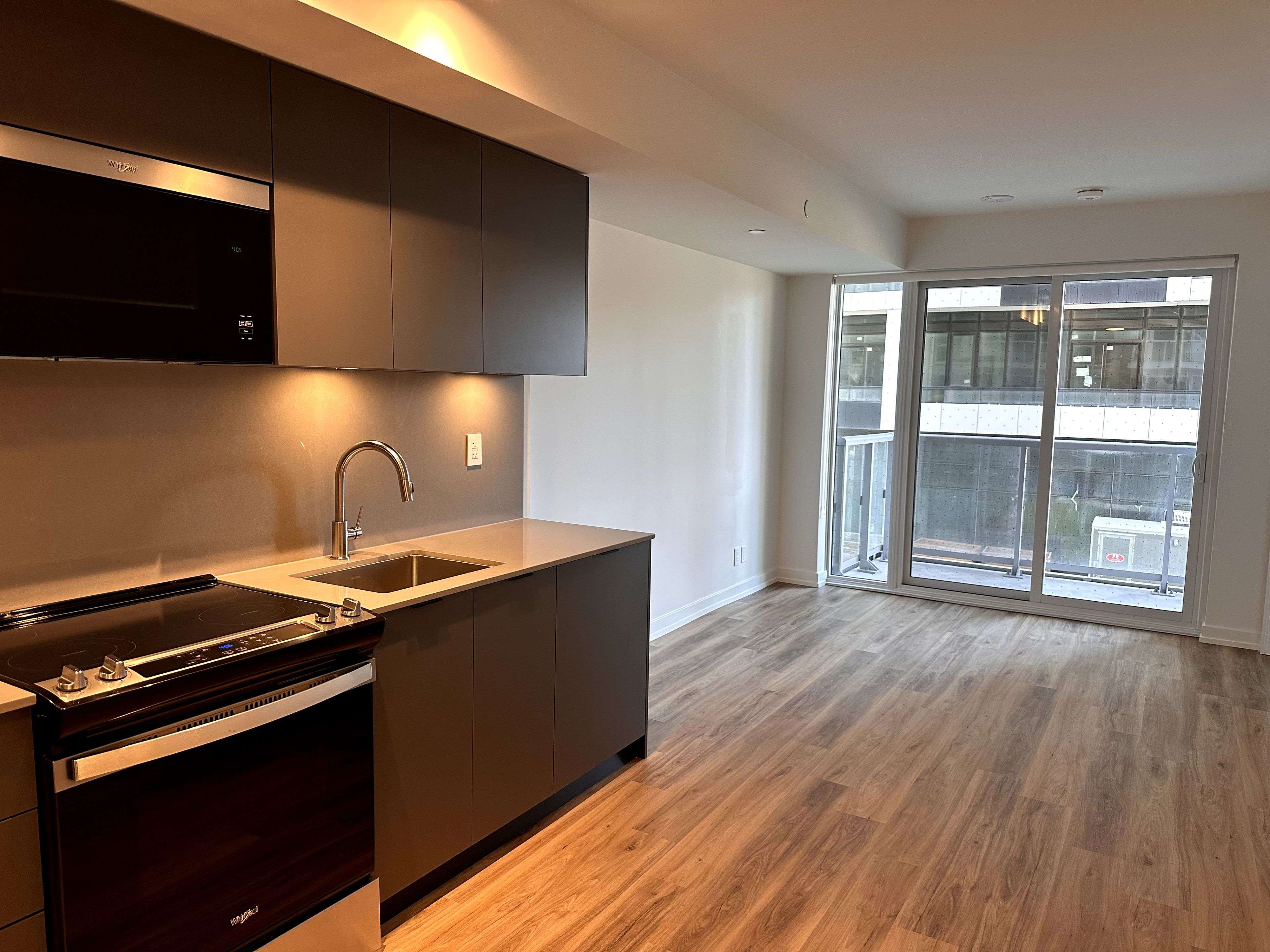 Toronto C10, ON M4P 1V1,73 Broadway AVE #202