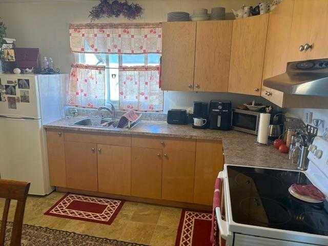 Manning, AB T0H 2M0,407 2nd ST NE